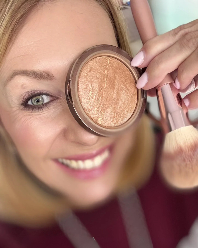 Zo geef je je gezicht een natuurlijke sunkissed glow met bronzer