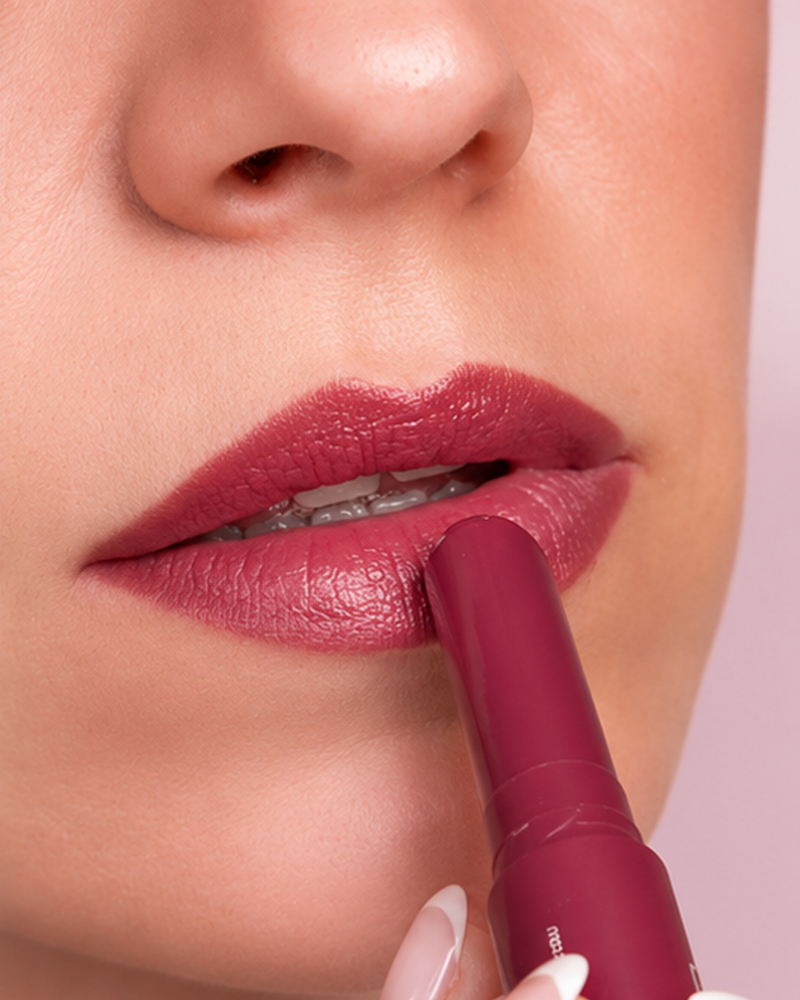 Cent Pur Cent's Hydra Plump Lip Stylo BerryKiss aanbrengen op de lippen