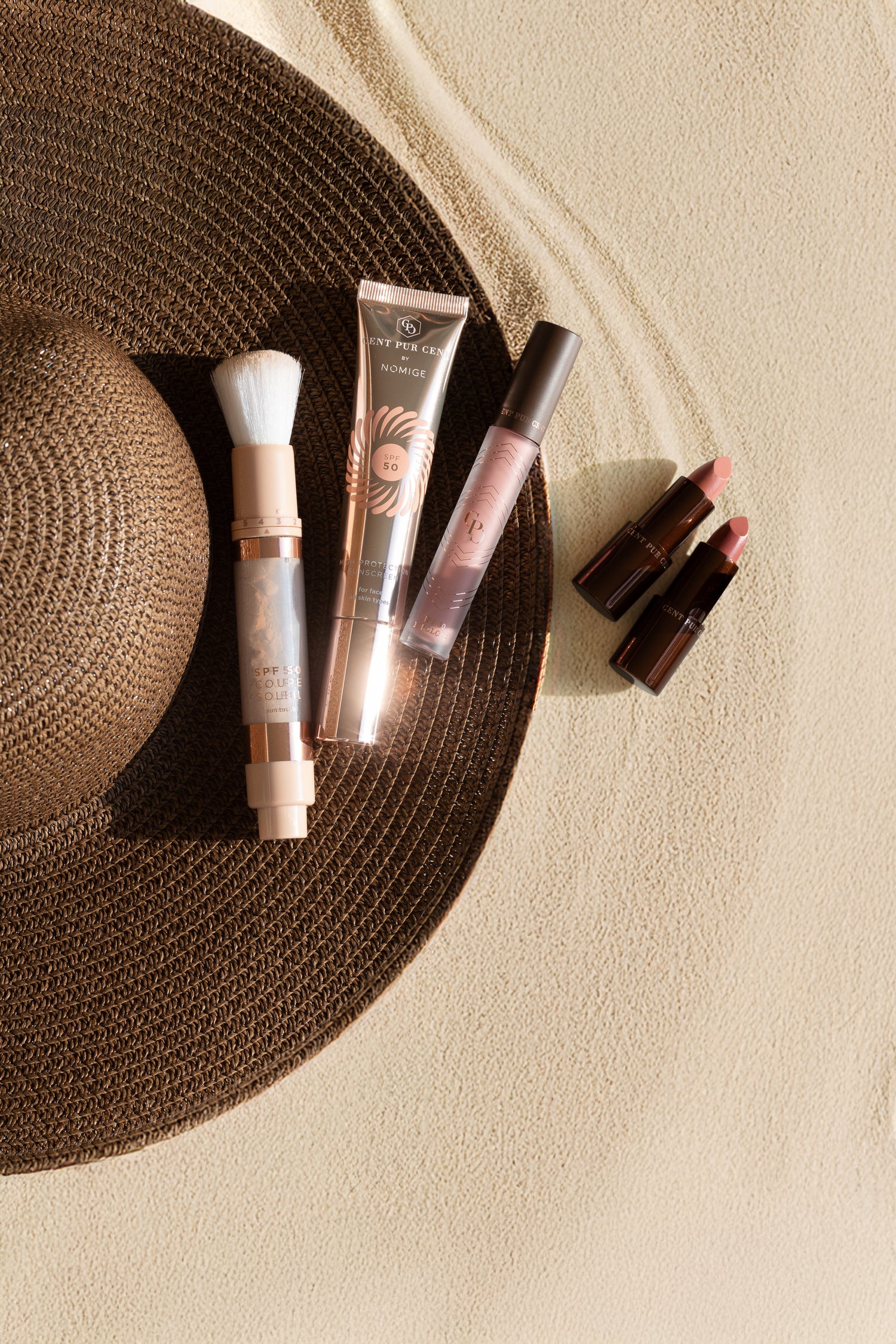 Cent Pur Cent SPF essentials op het strand voor dagelijkse bescherming.